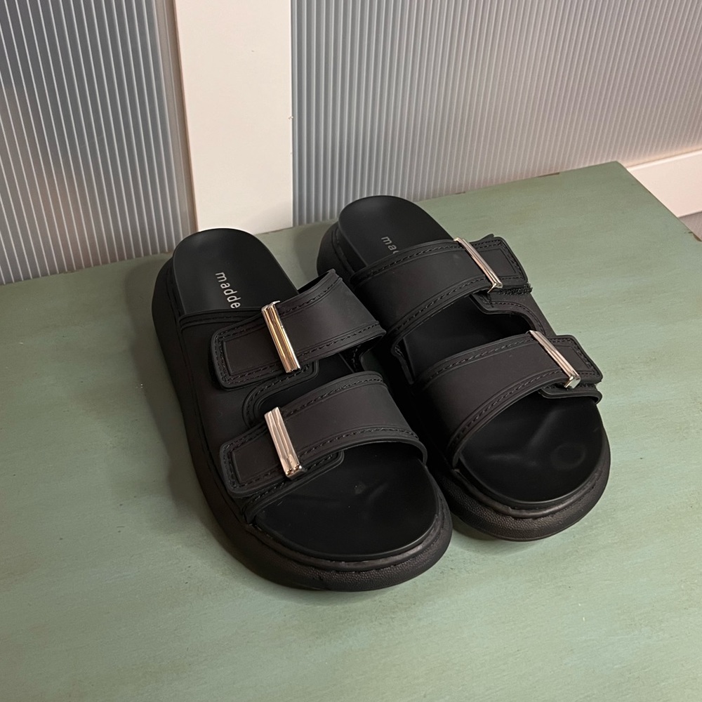Women’s size 6 Steve Madden two strap black slides